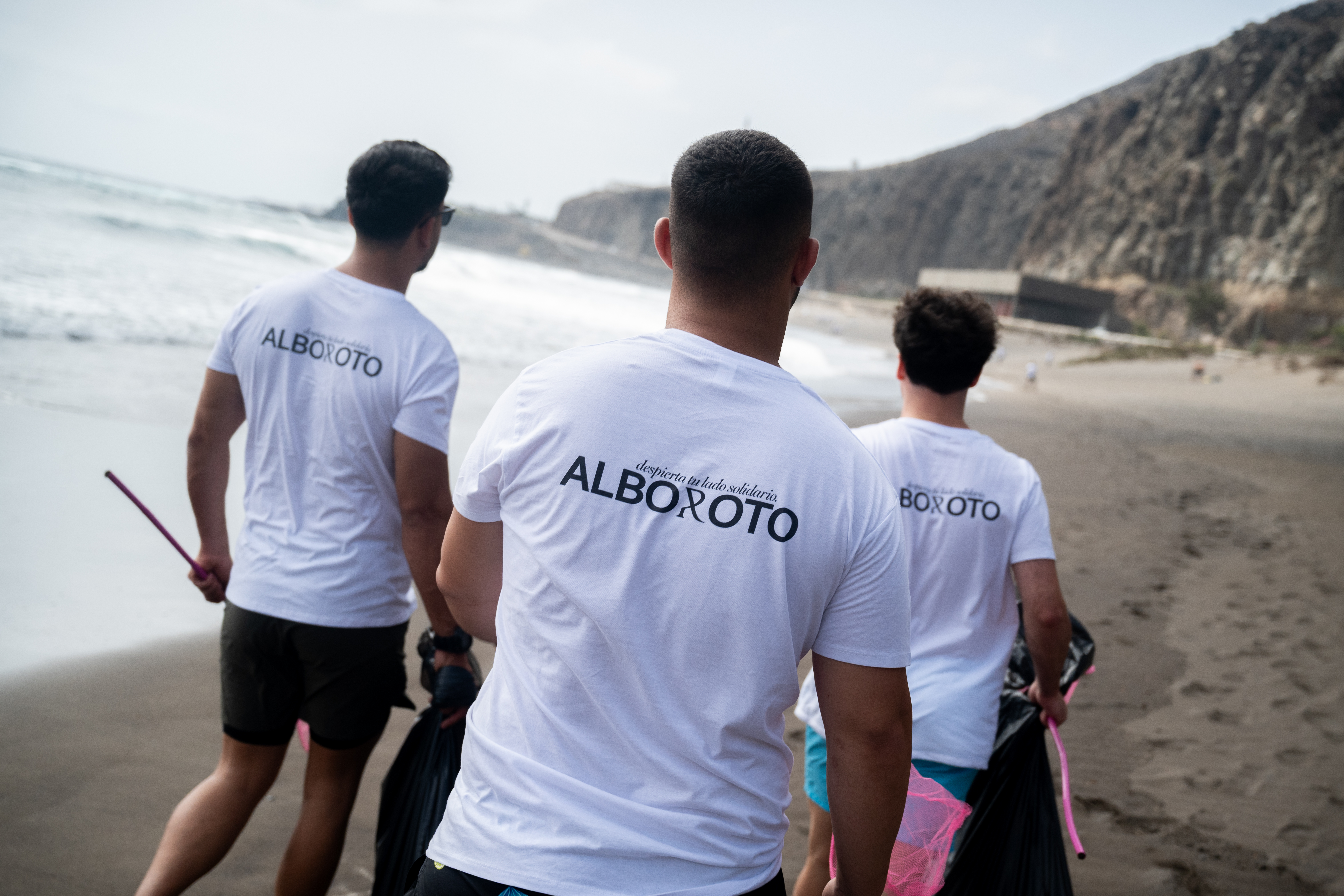 DESPIERTA TU LADO SOLIDARIO: LIMPIEMOS LA PLAYA